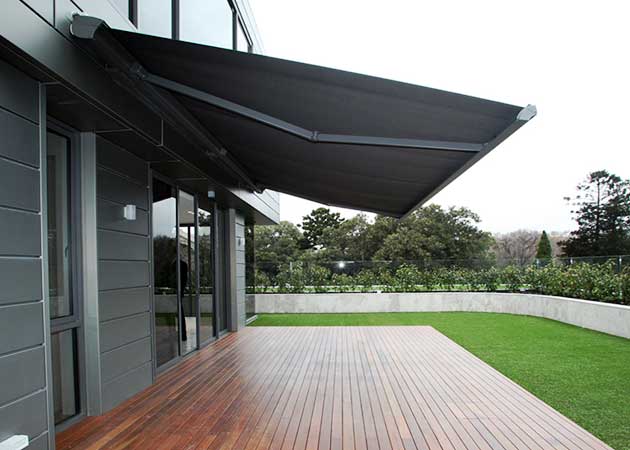 decking-folding-arm-awning